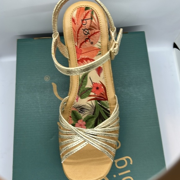 NEW B.O.C  CHAMPAGNE PLATFORM WEDGE WOMEN SANDALS SIZE 8 - Picture 2 of 7